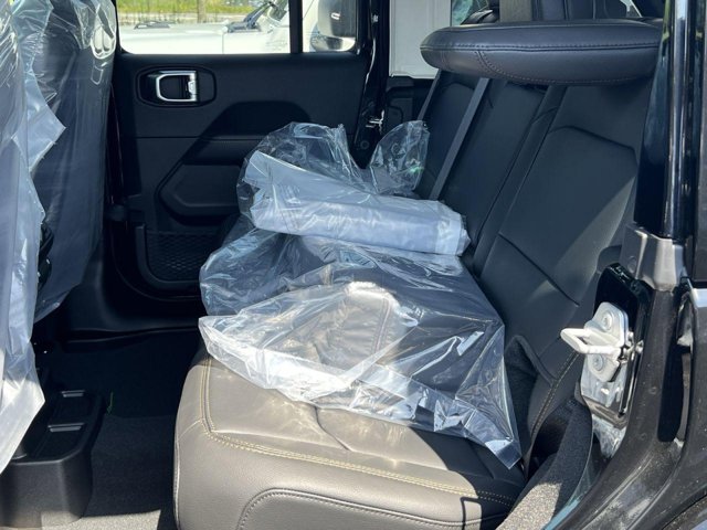 Vehicle image 7 of 19