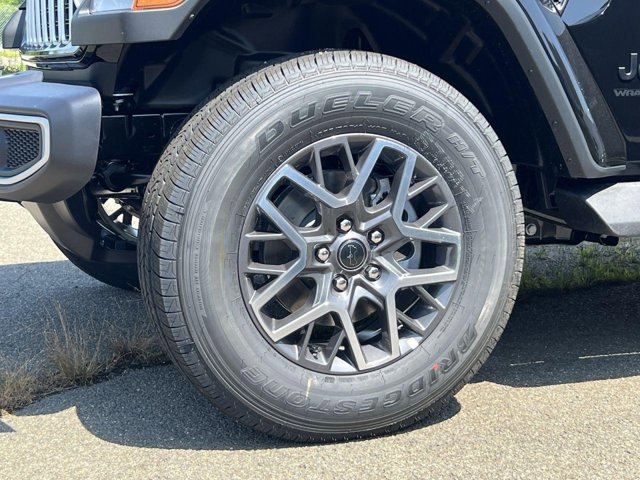 Vehicle image 4 of 19