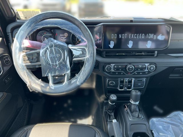 Vehicle image 8 of 19