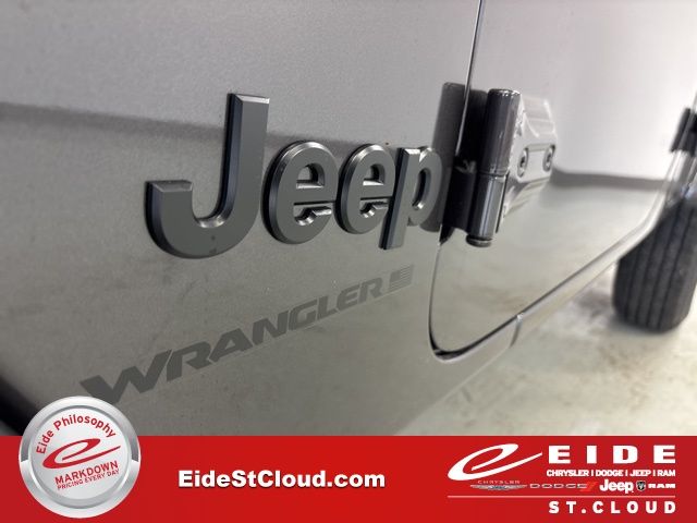 2025 Jeep Wrangler Sahara Image 23 of 56