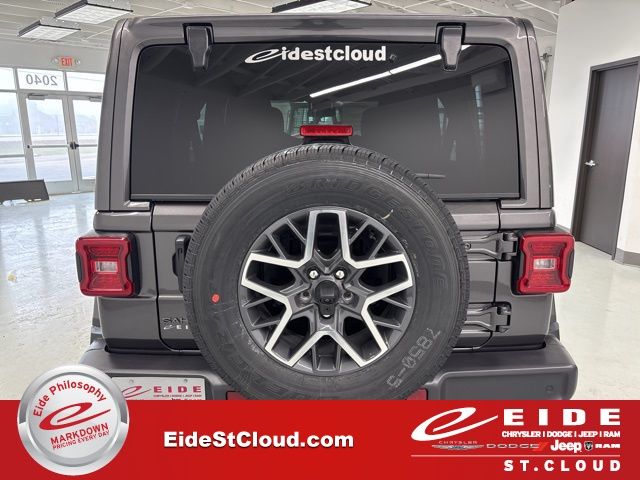 2025 Jeep Wrangler Sahara Image 9 of 56