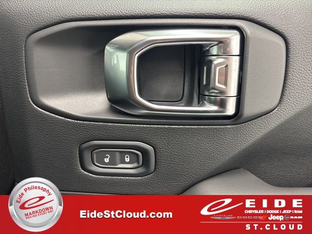 2025 Jeep Wrangler Sahara Image 30 of 56