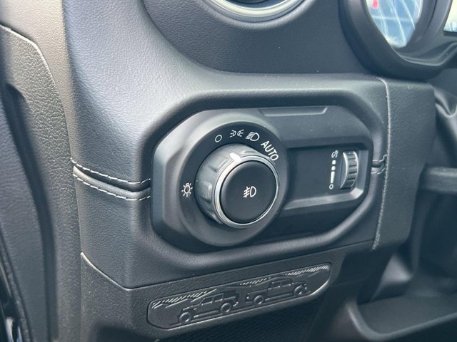 Vehicle image 19 of 22