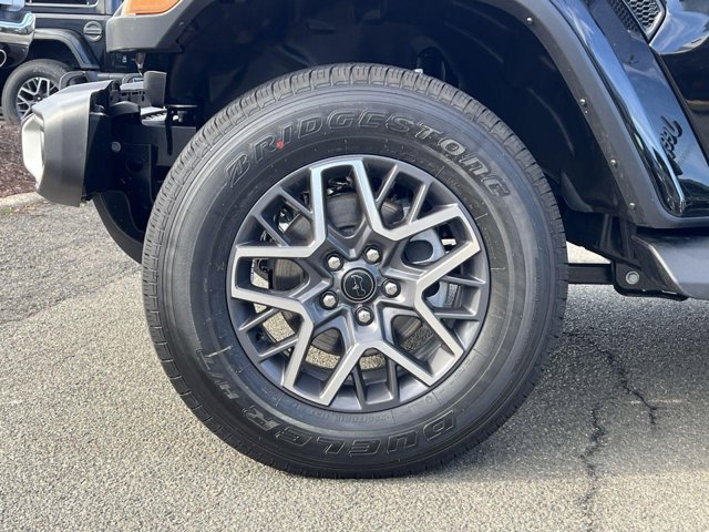 Vehicle image 4 of 22