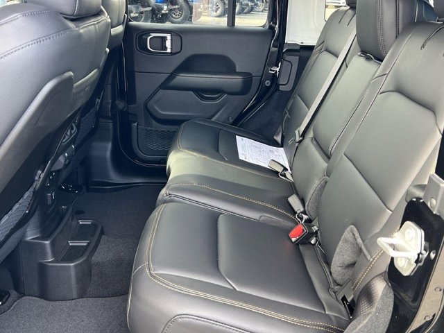 Vehicle image 16 of 22
