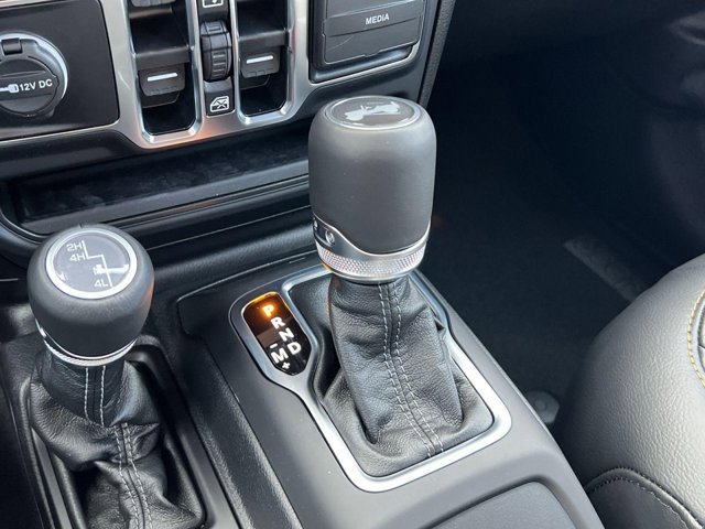 Vehicle image 14 of 22