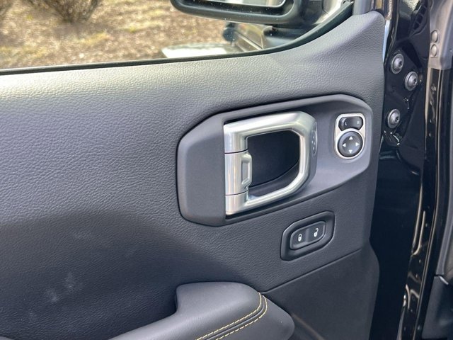 Vehicle image 7 of 22