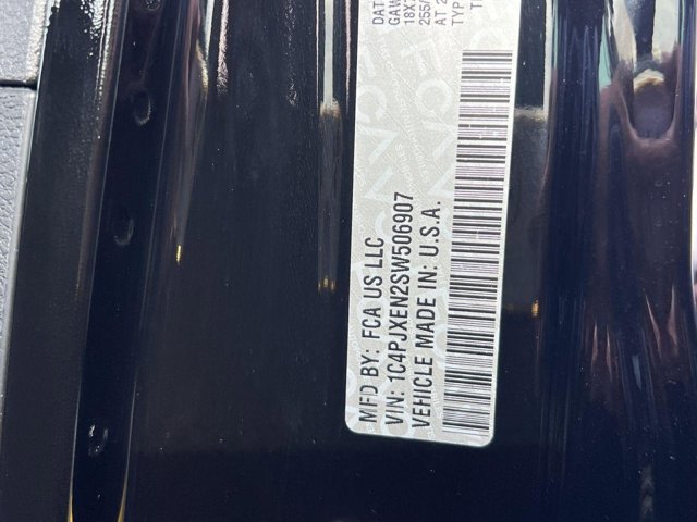 Vehicle image 18 of 22