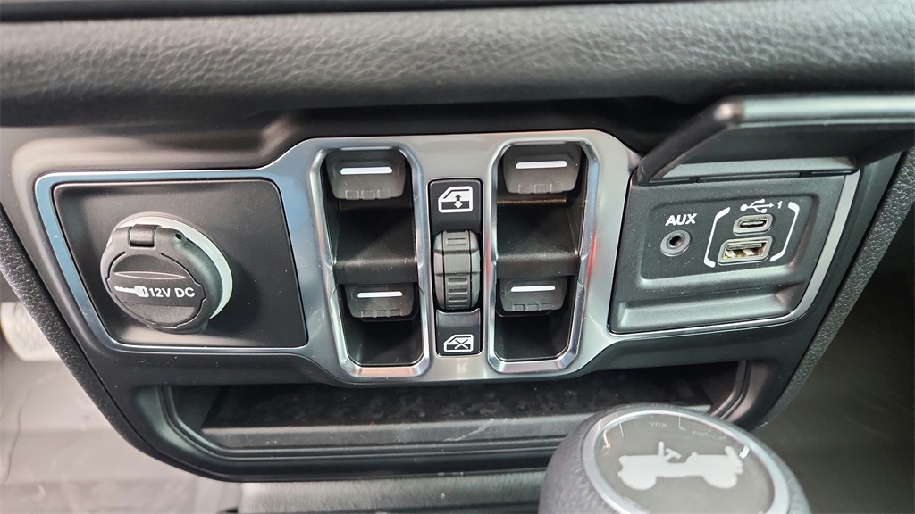 Vehicle image 19 of 51