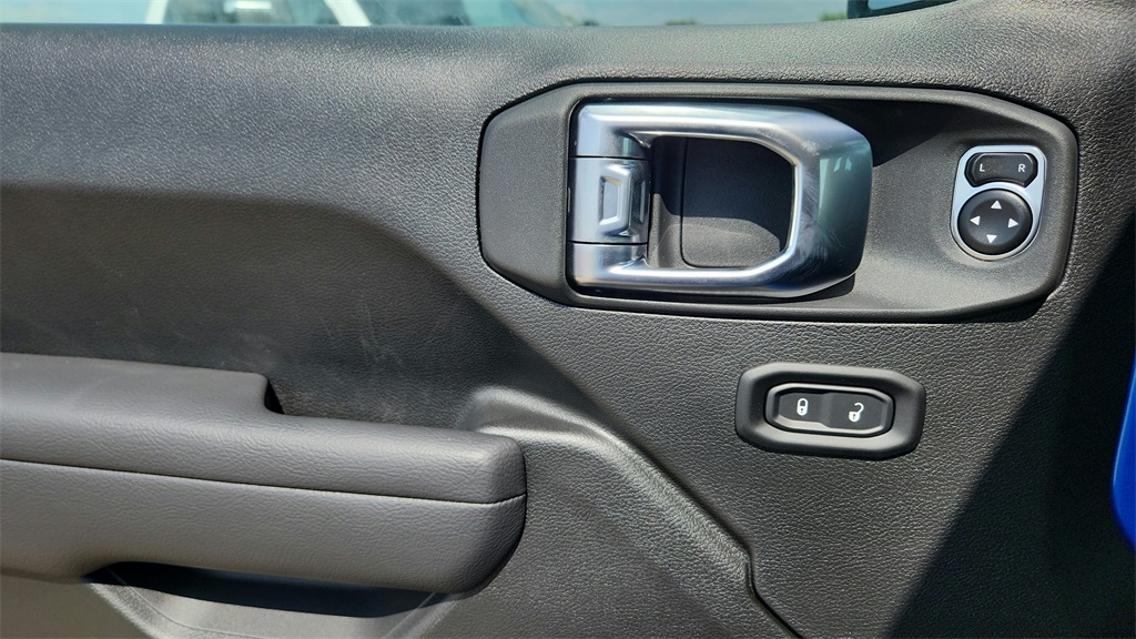 Vehicle image 43 of 51