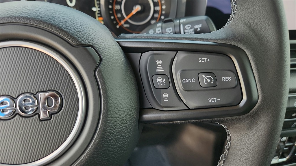 Vehicle image 37 of 51