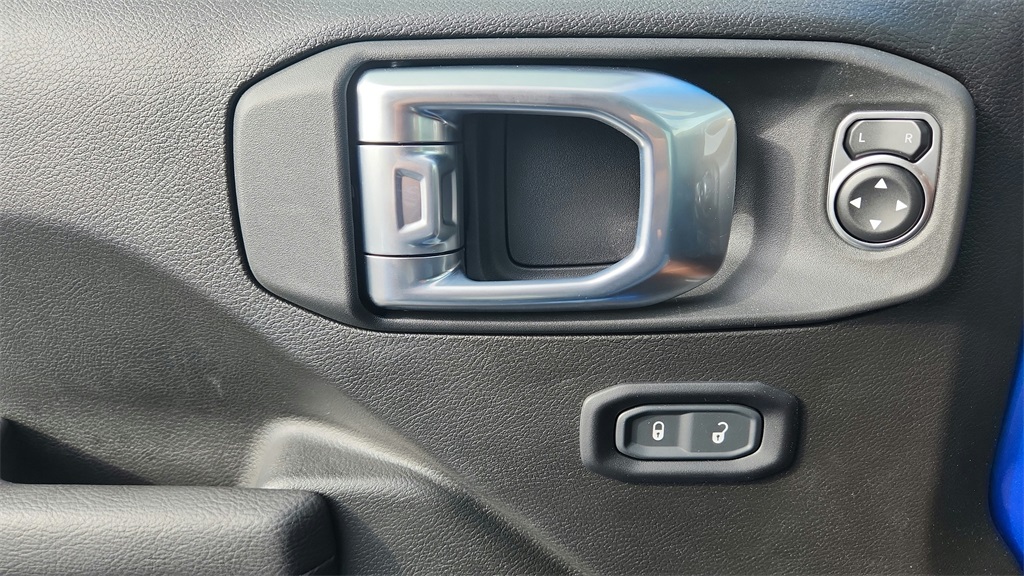 Vehicle image 23 of 51