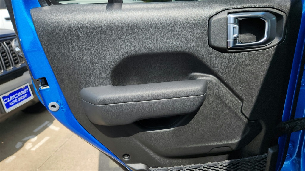 Vehicle image 46 of 51