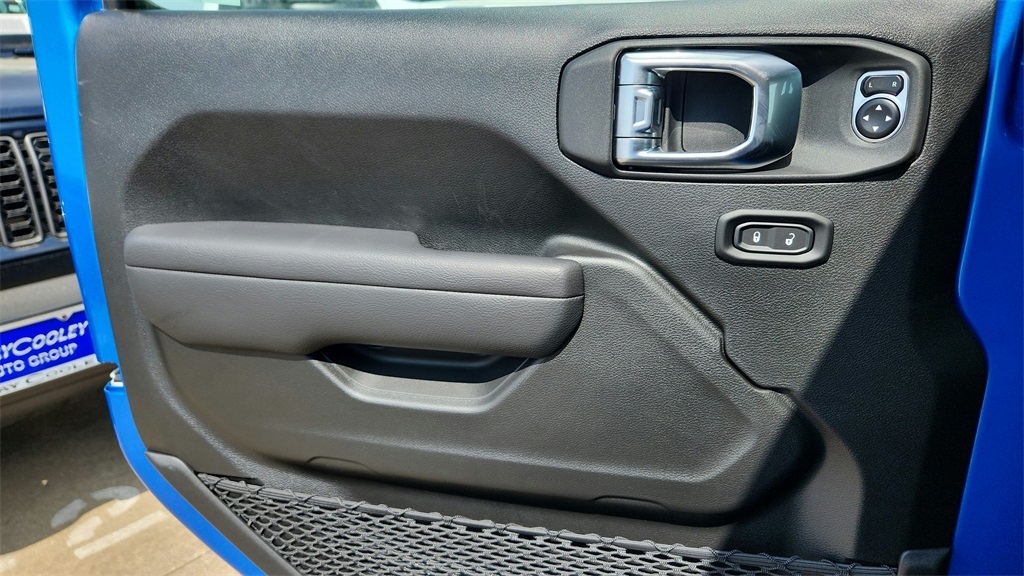 Vehicle image 44 of 51