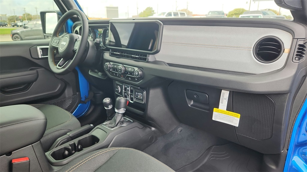 Vehicle image 25 of 51