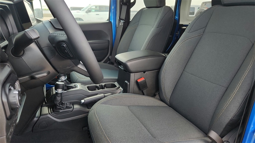Vehicle image 33 of 51