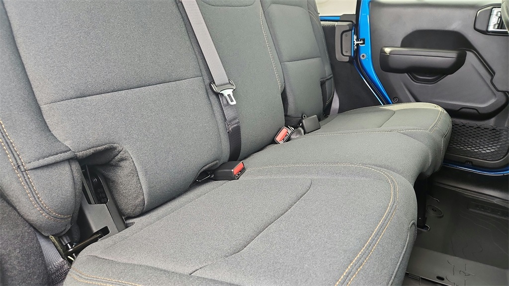 Vehicle image 27 of 51