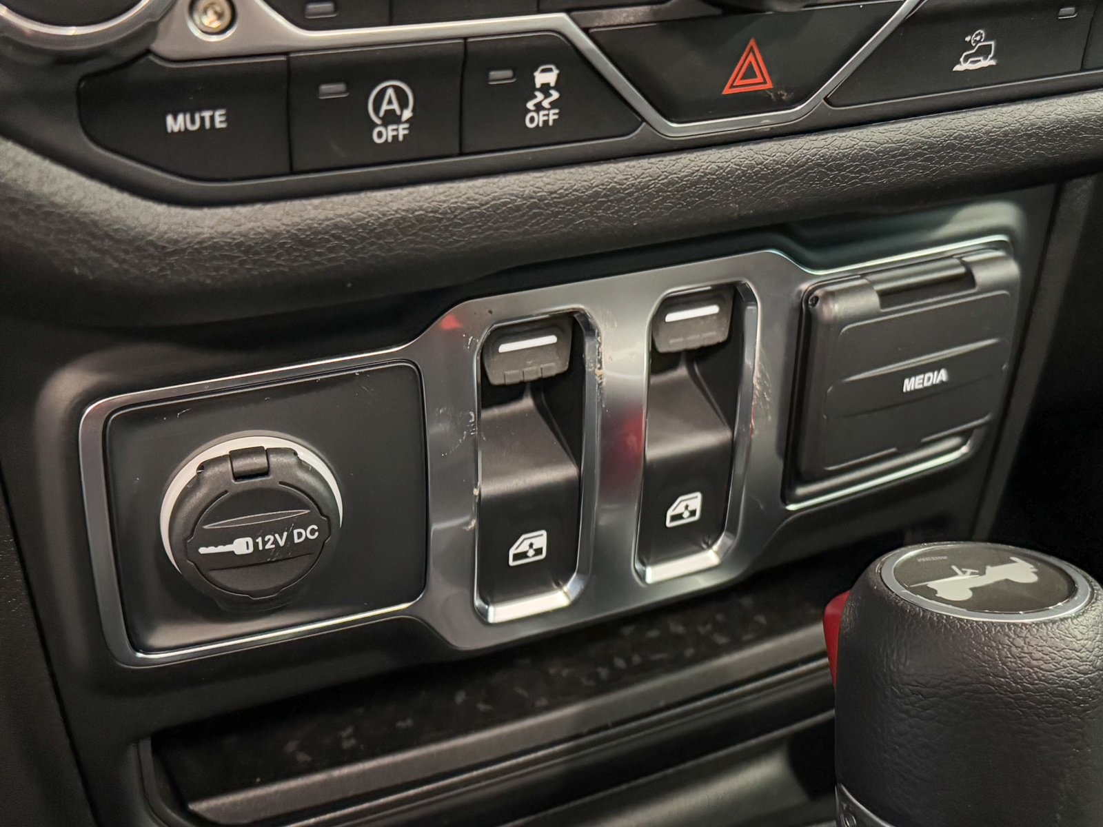 Vehicle image 17 of 42