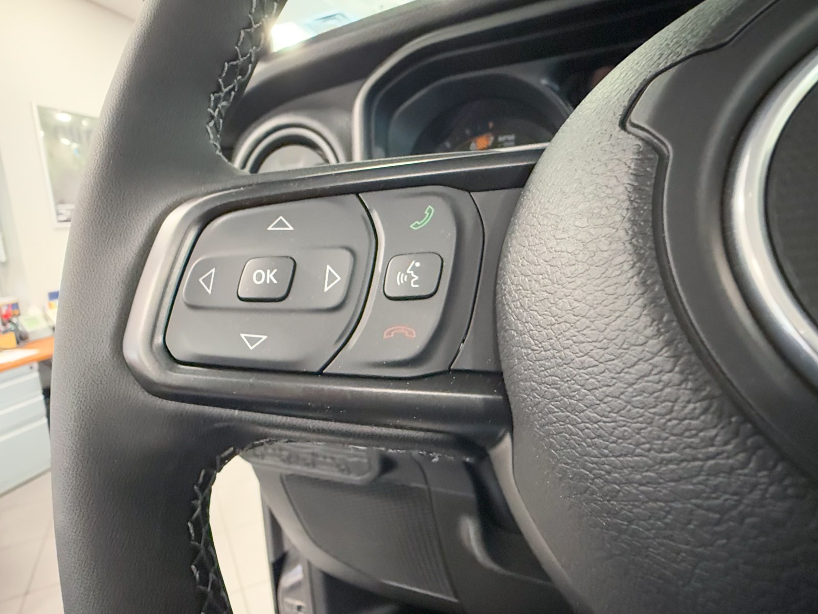Vehicle image 20 of 42