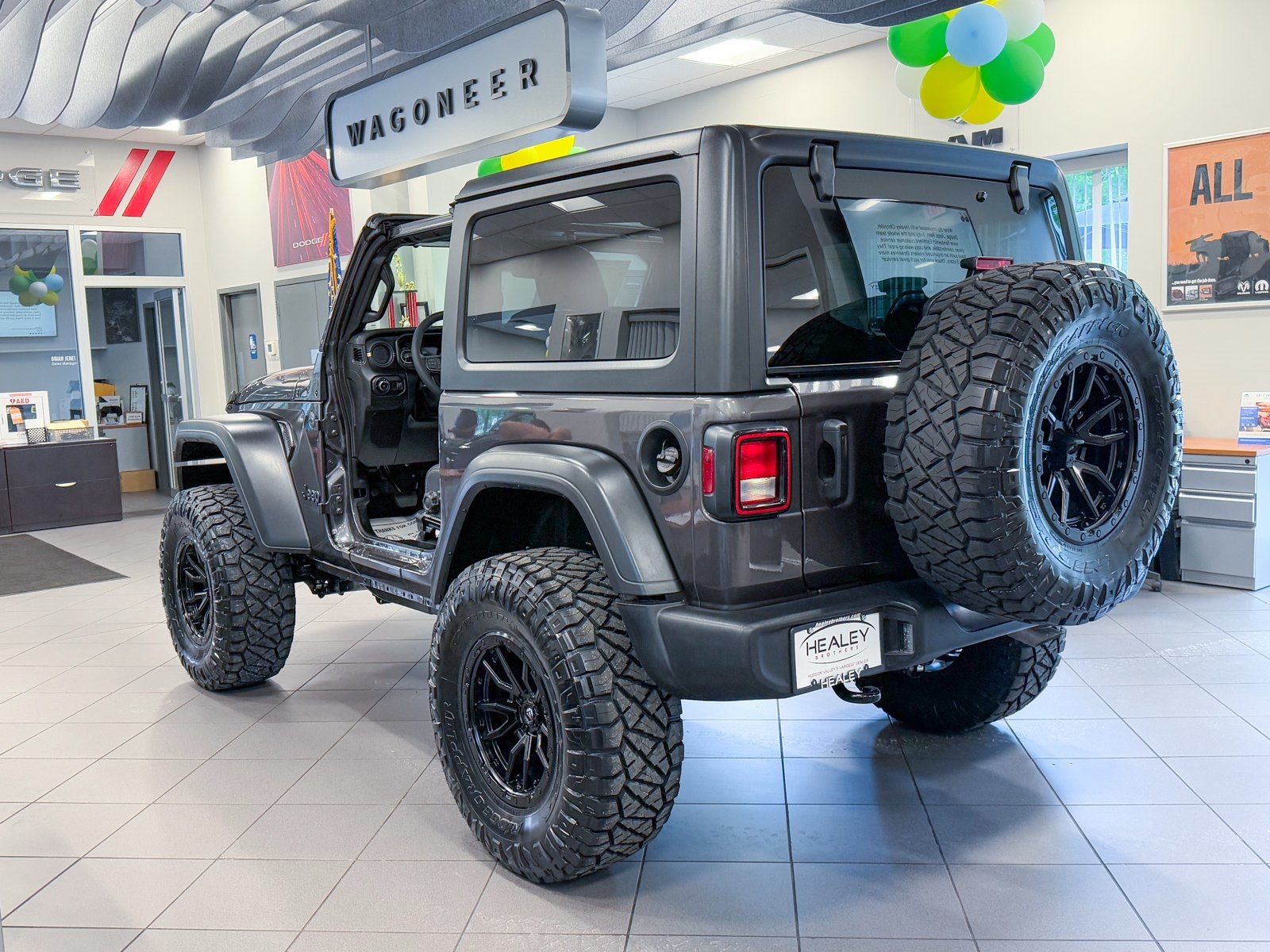 Vehicle image 7 of 42