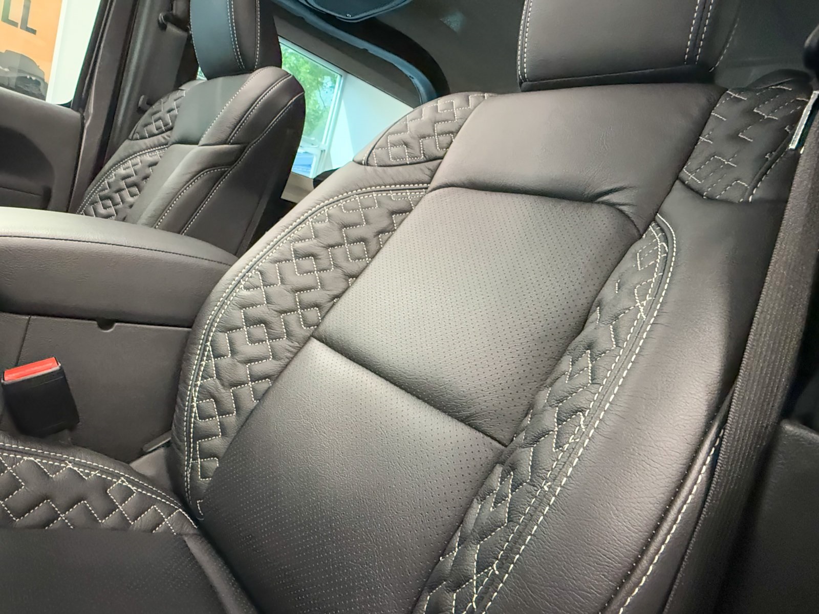 Vehicle image 41 of 42