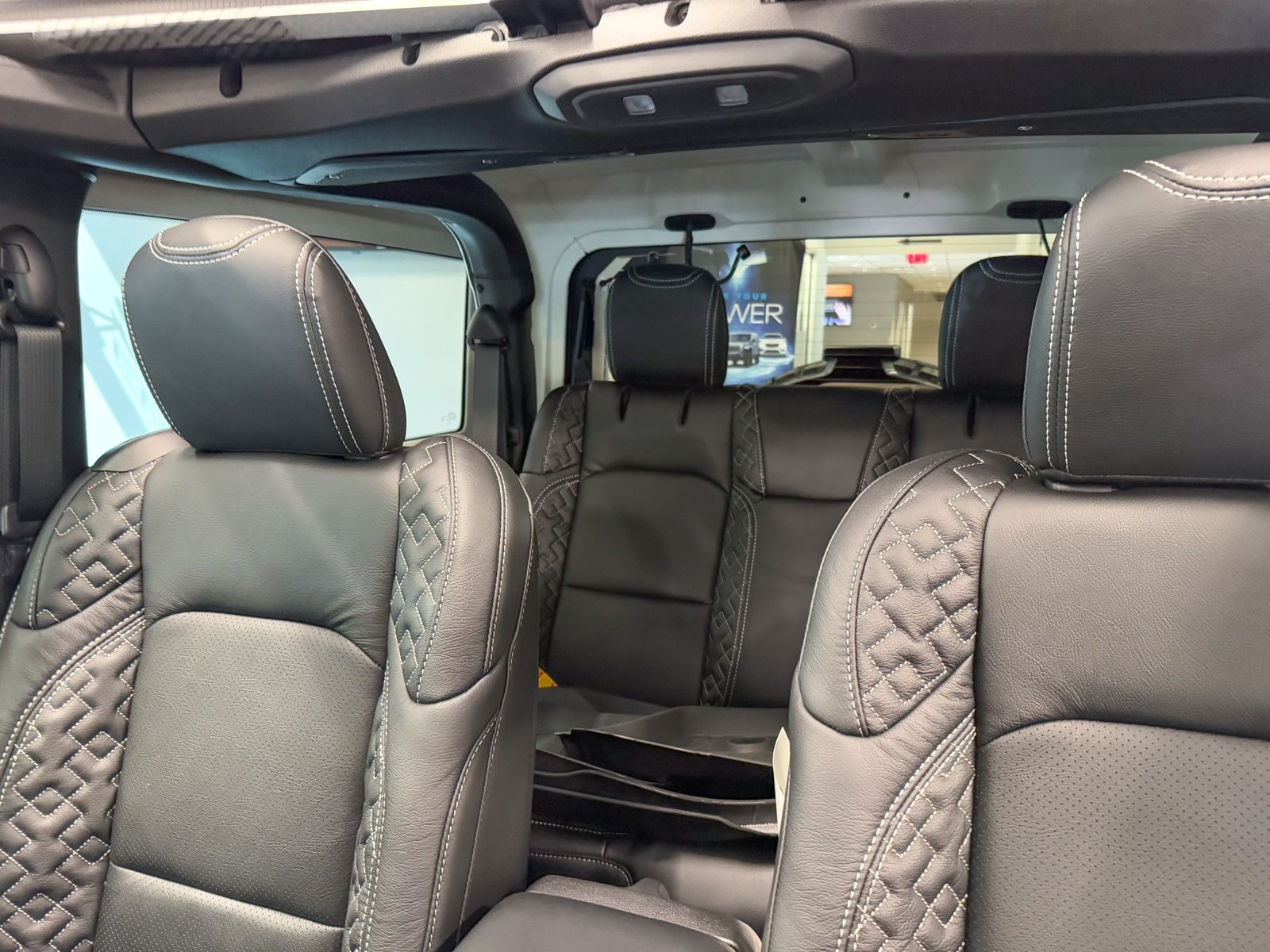 Vehicle image 25 of 42