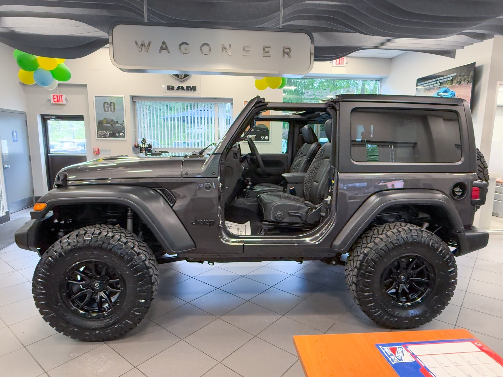 Vehicle image 10 of 42