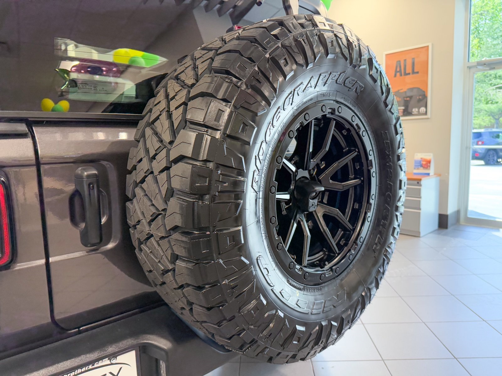 Vehicle image 9 of 42