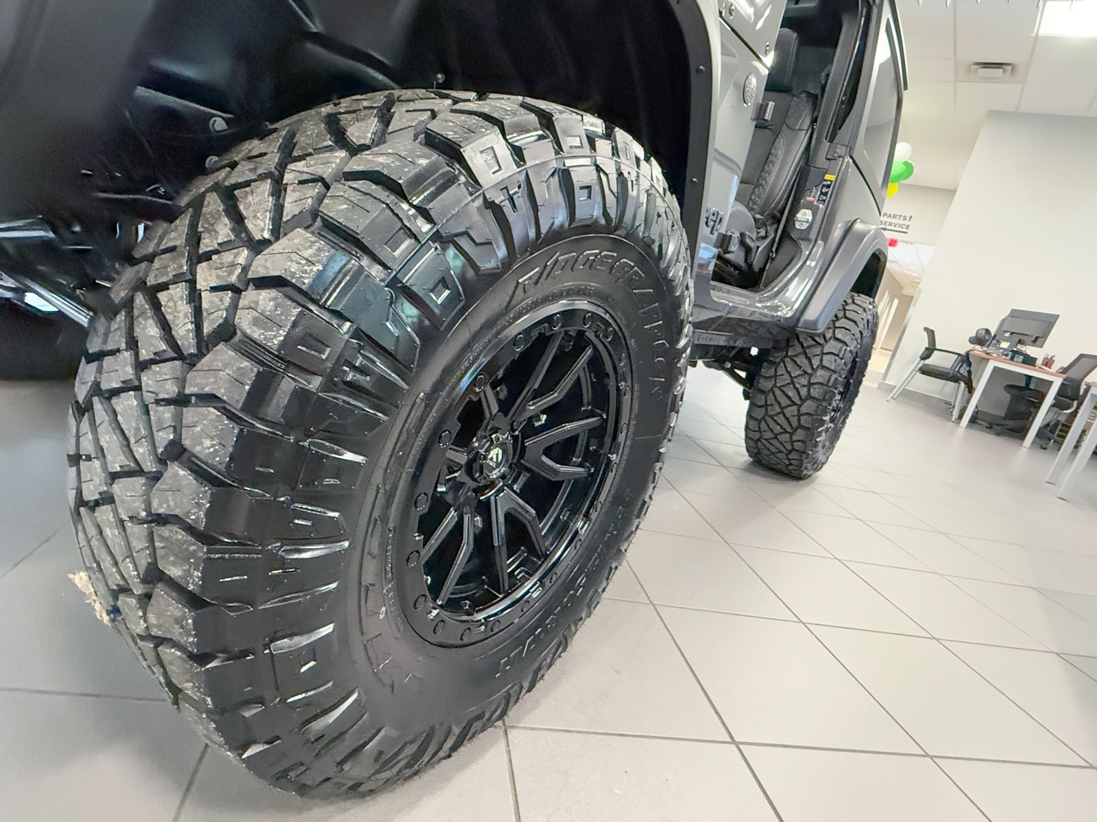 Vehicle image 13 of 42