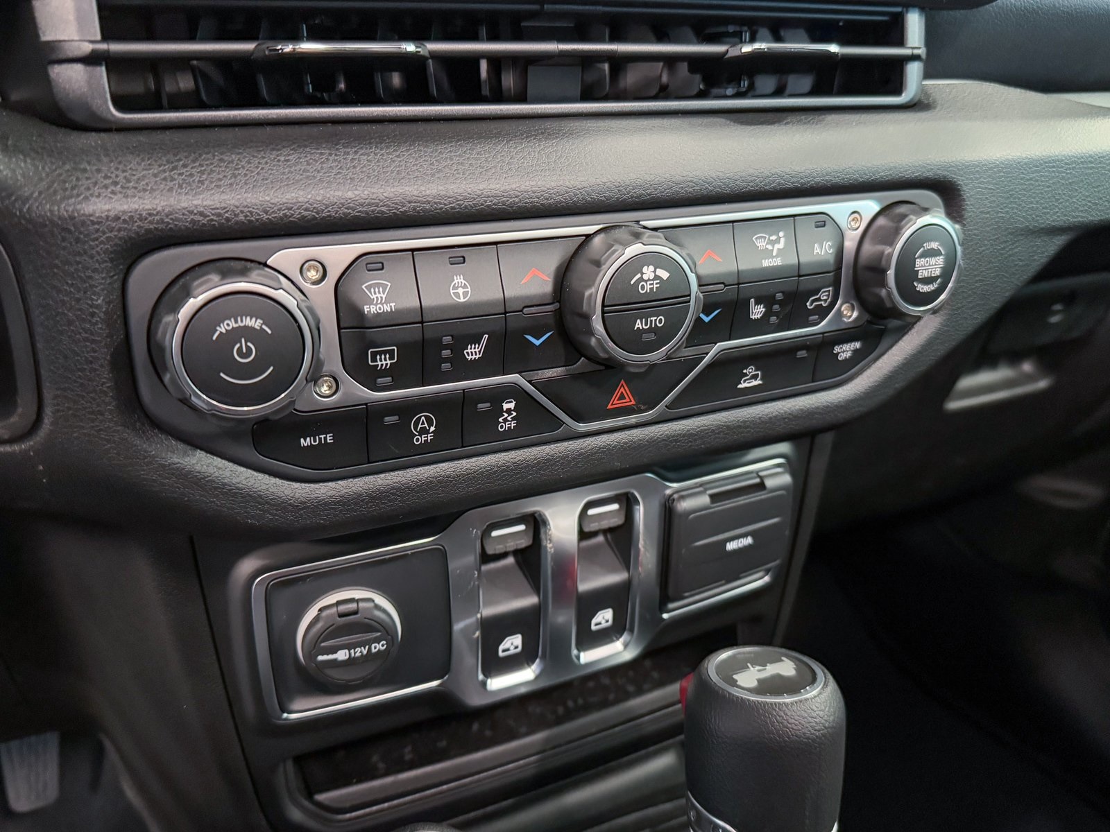 Vehicle image 16 of 42