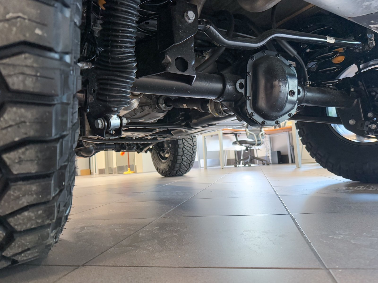 Vehicle image 37 of 42
