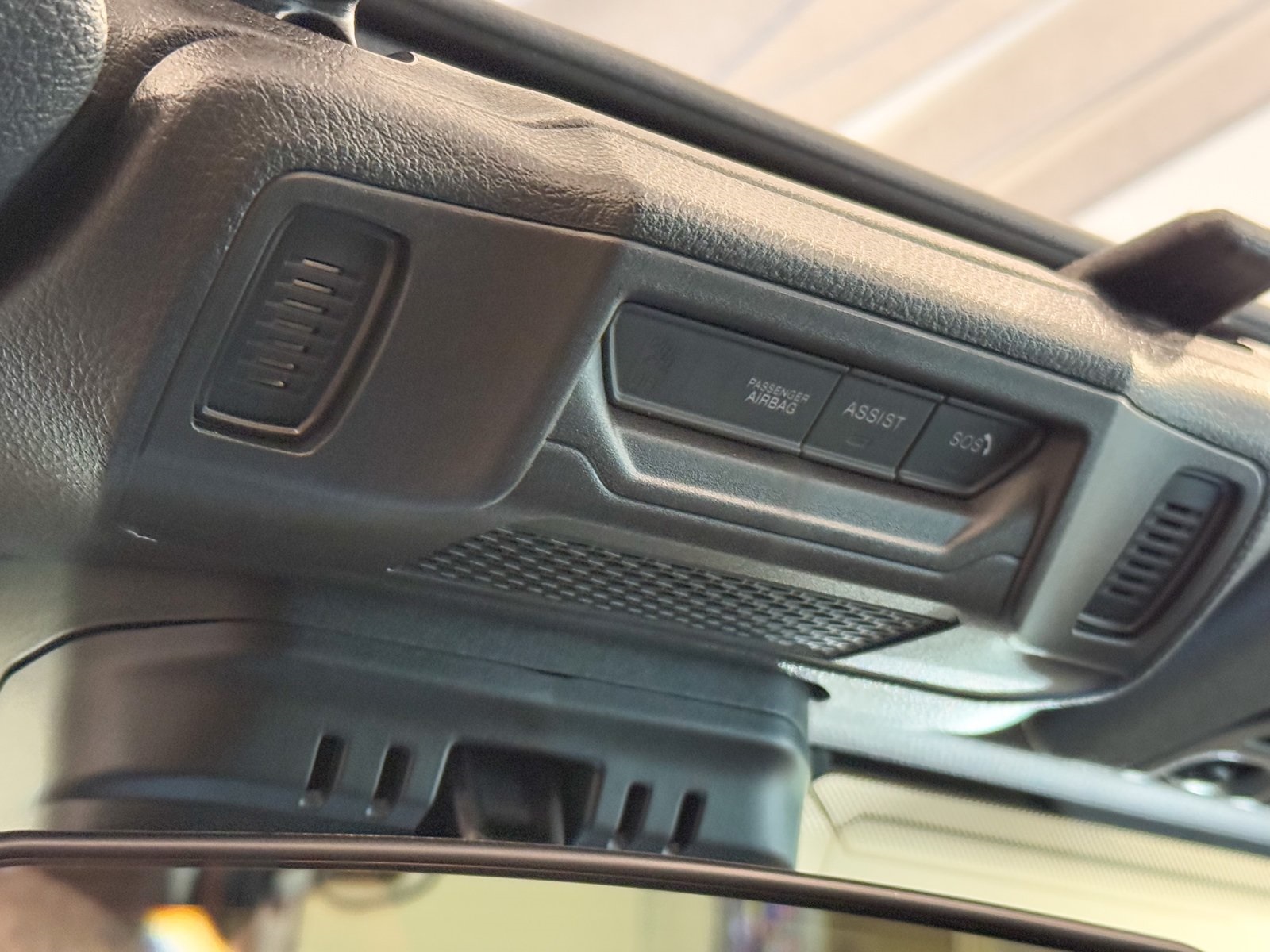 Vehicle image 32 of 42