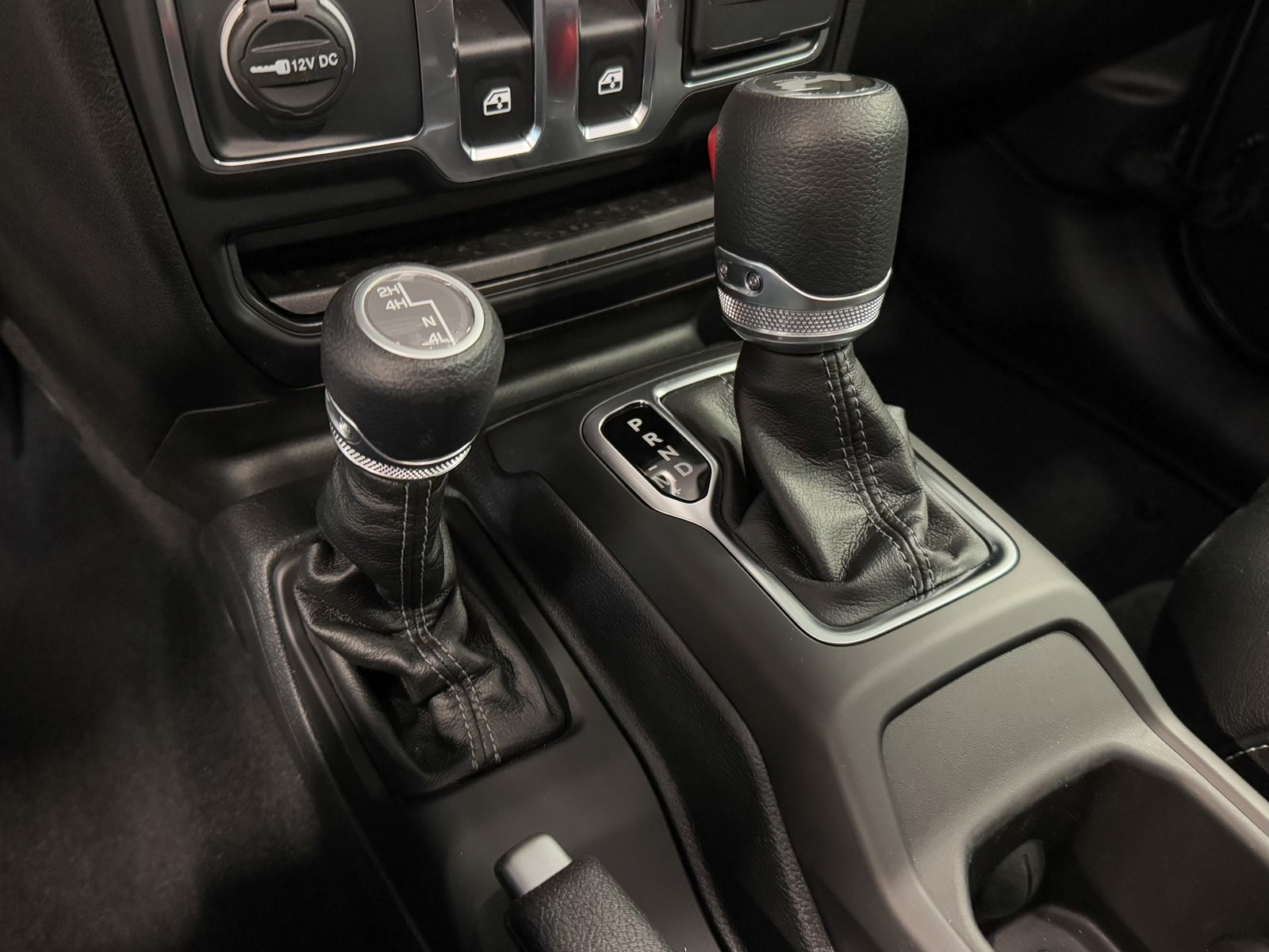 Vehicle image 18 of 42