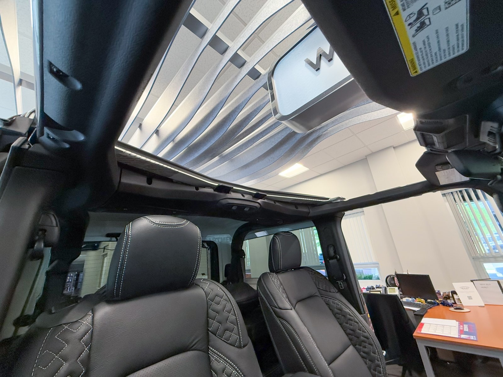 Vehicle image 31 of 42