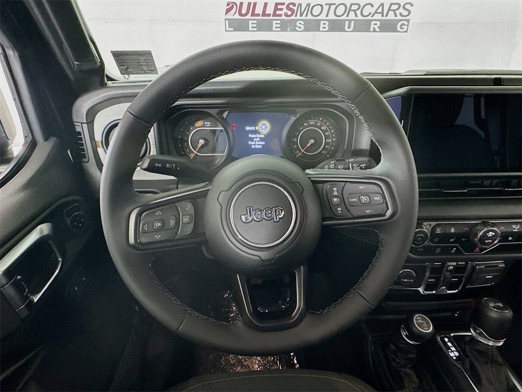 Vehicle image 11 of 33