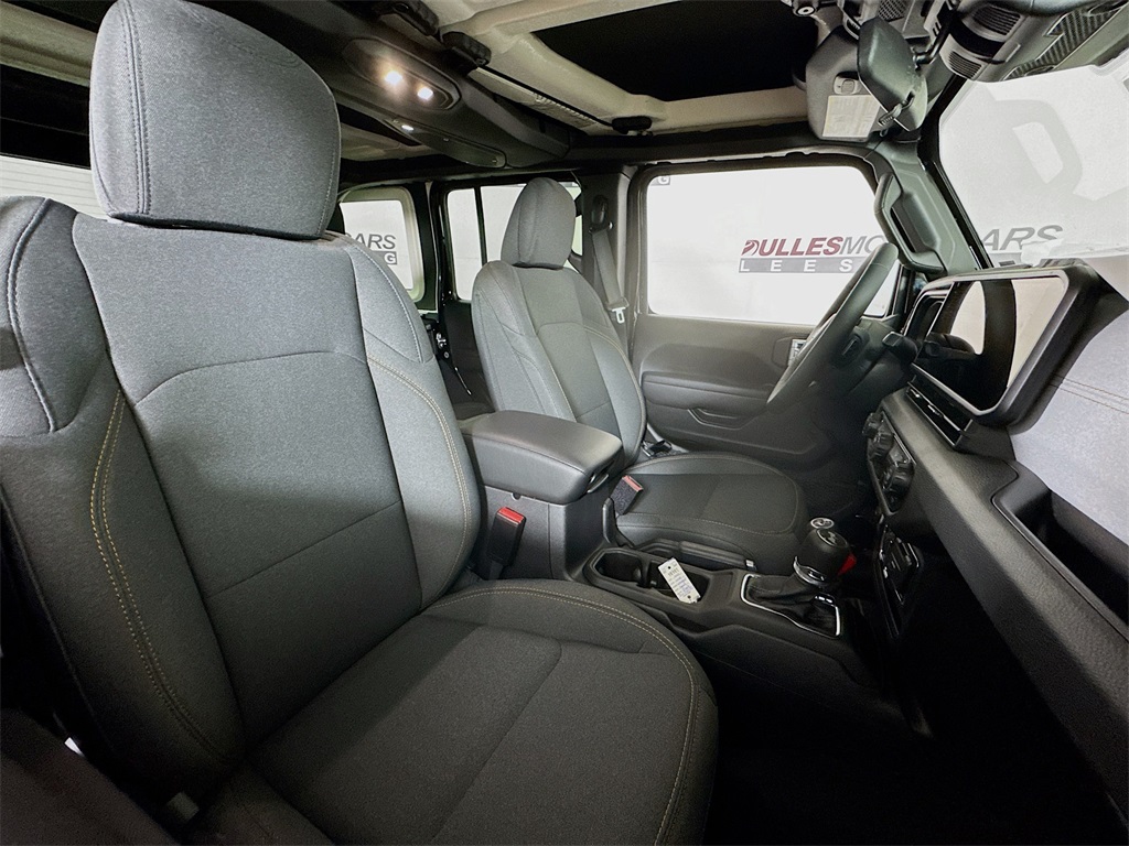 Vehicle image 29 of 33