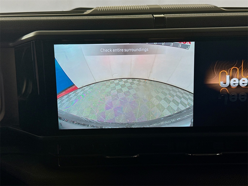Vehicle image 14 of 33