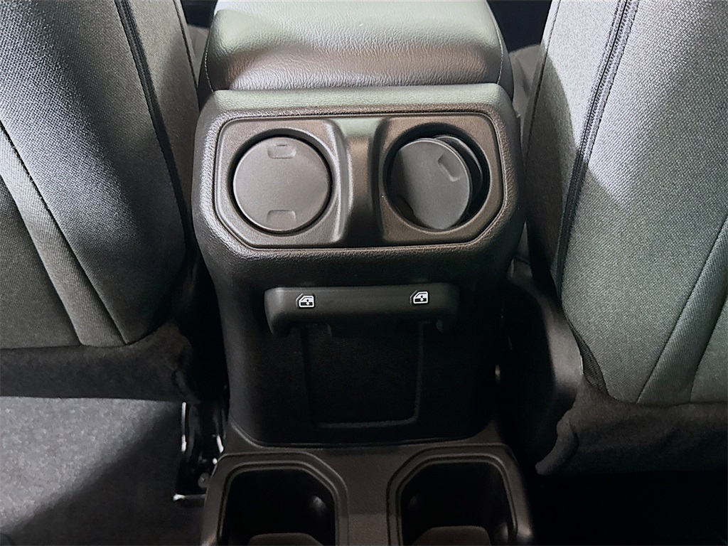 Vehicle image 26 of 33