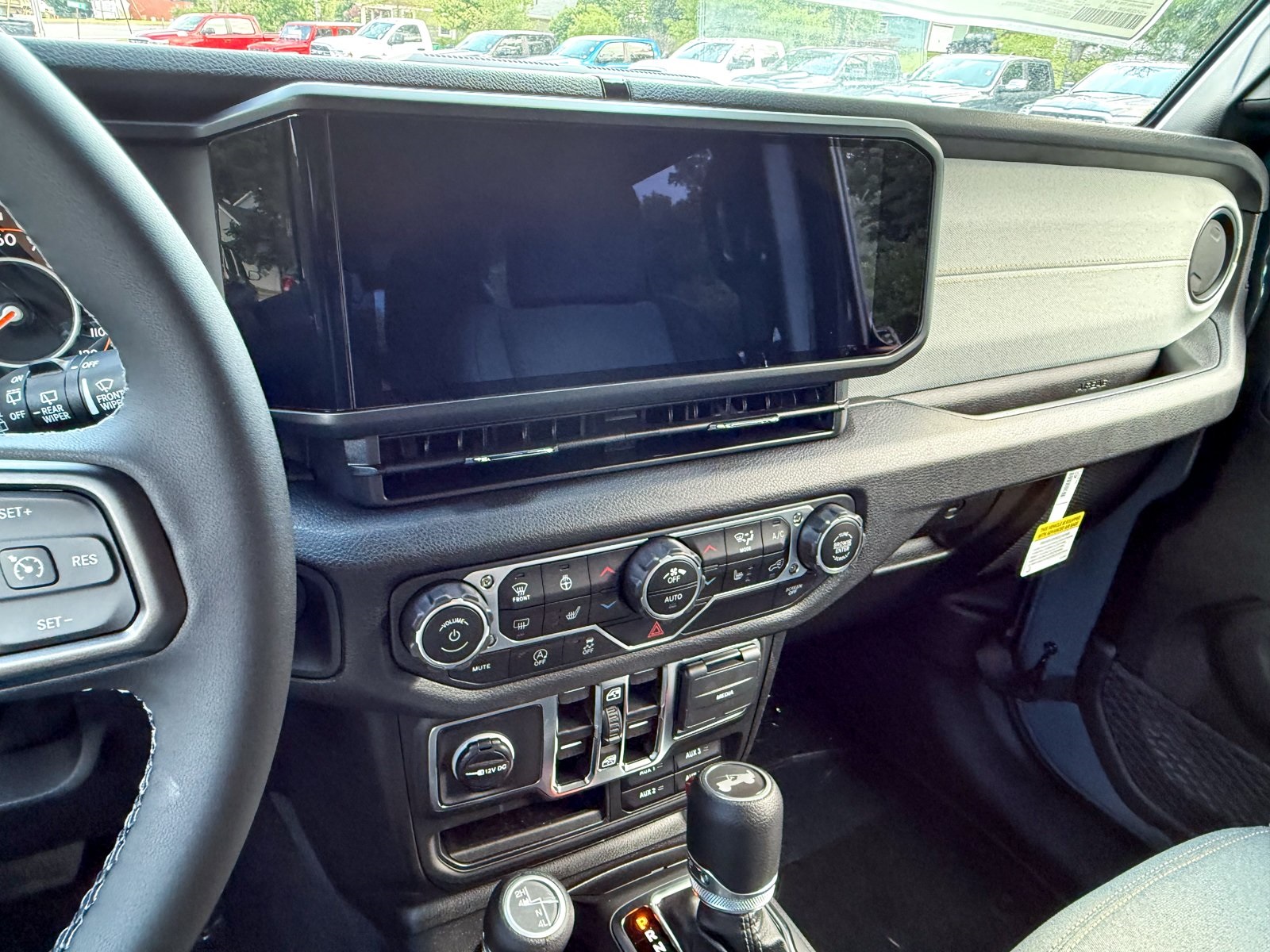 Vehicle image 33 of 37