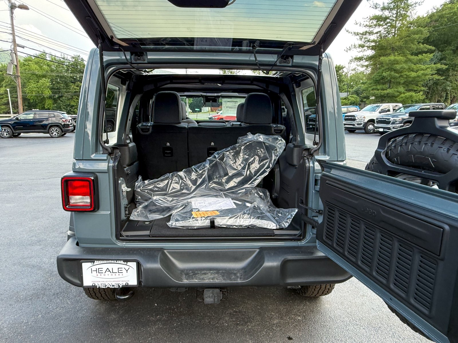 Vehicle image 9 of 37