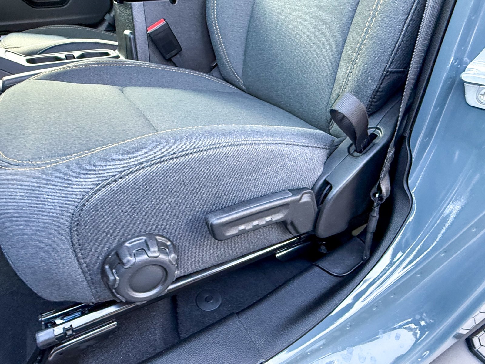 Vehicle image 27 of 37