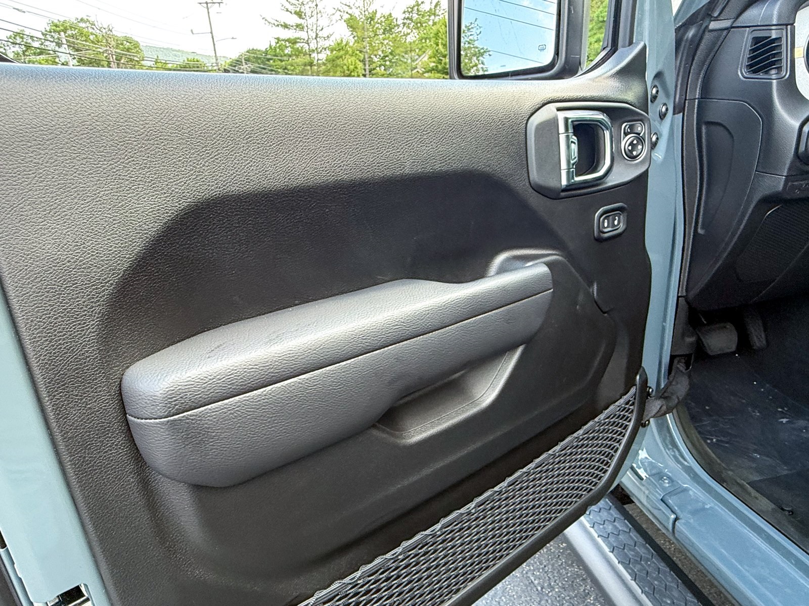 Vehicle image 24 of 37