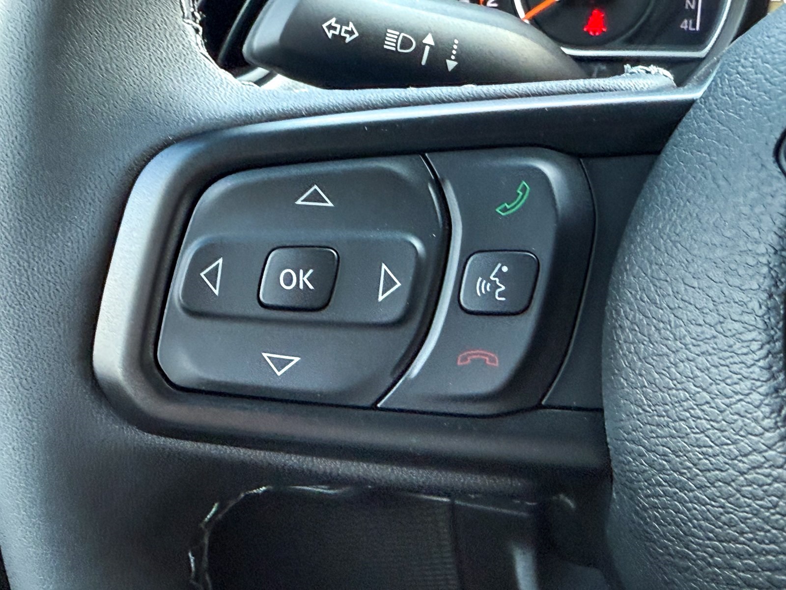 Vehicle image 25 of 37