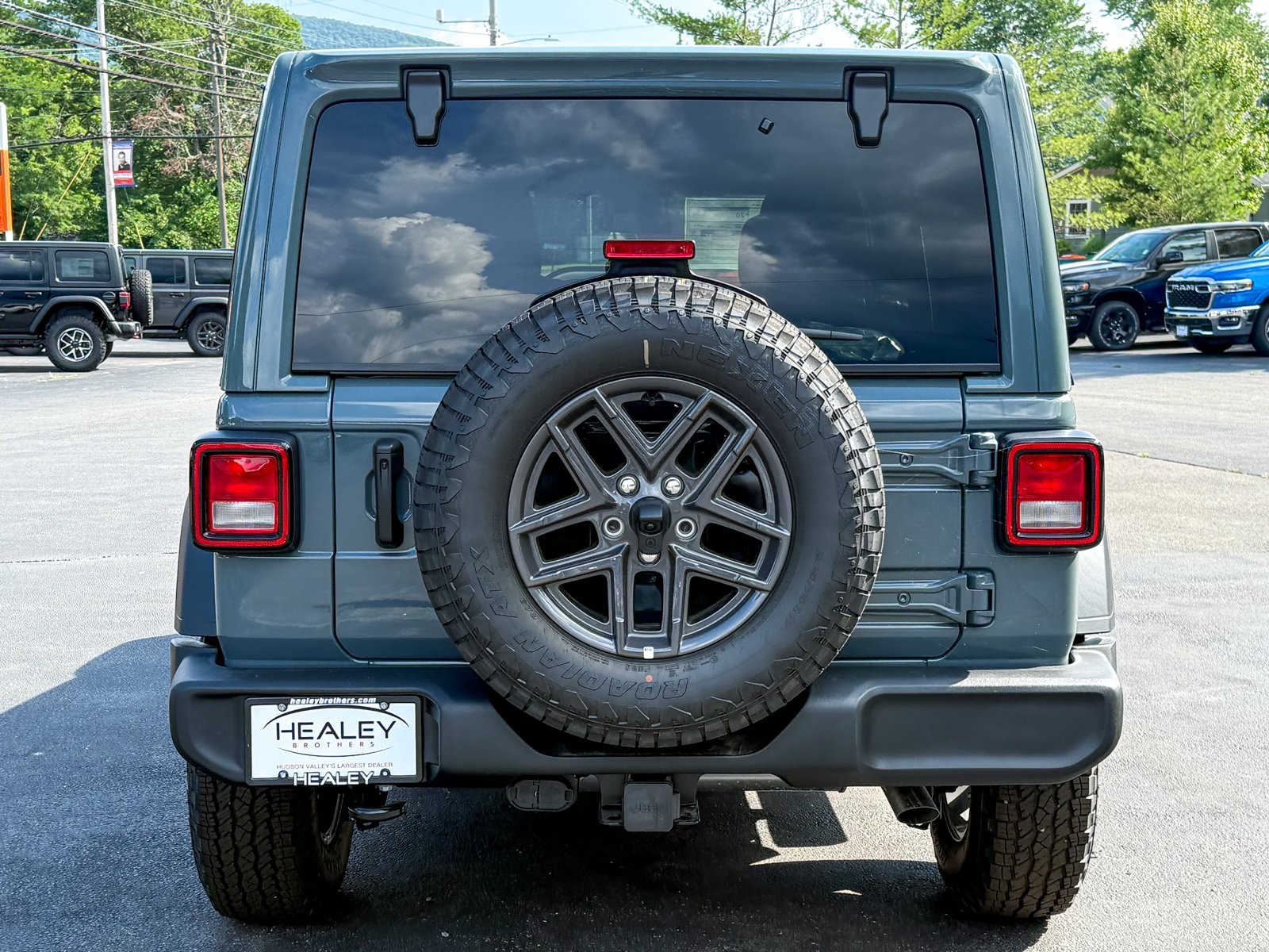 Vehicle image 12 of 37