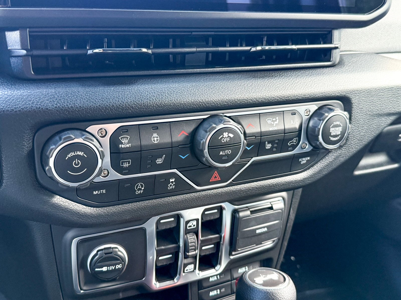 Vehicle image 28 of 37