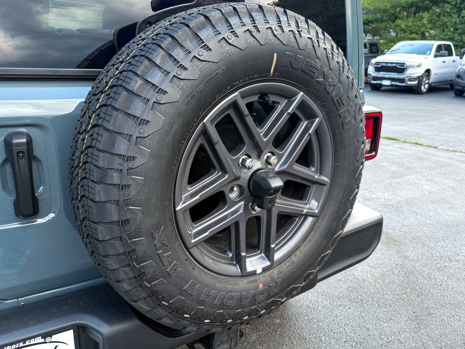 Vehicle image 10 of 37