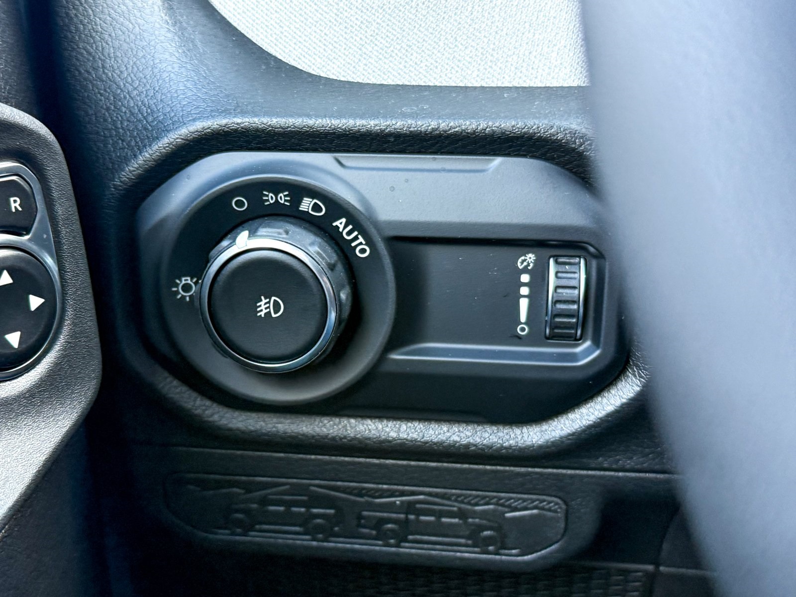 Vehicle image 31 of 37