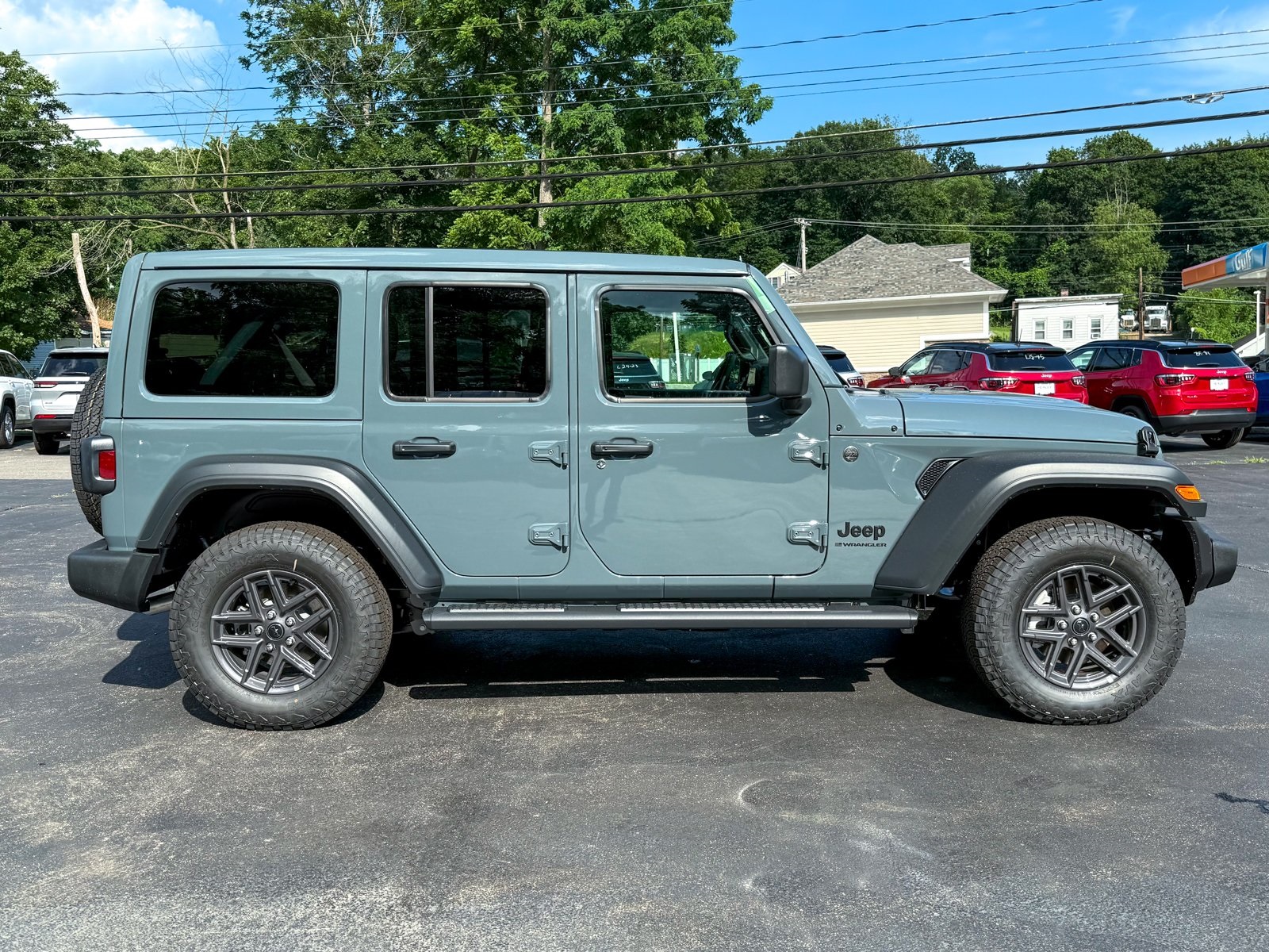Vehicle image 4 of 37