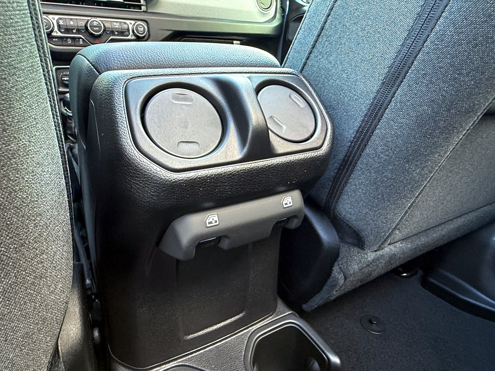 Vehicle image 29 of 37