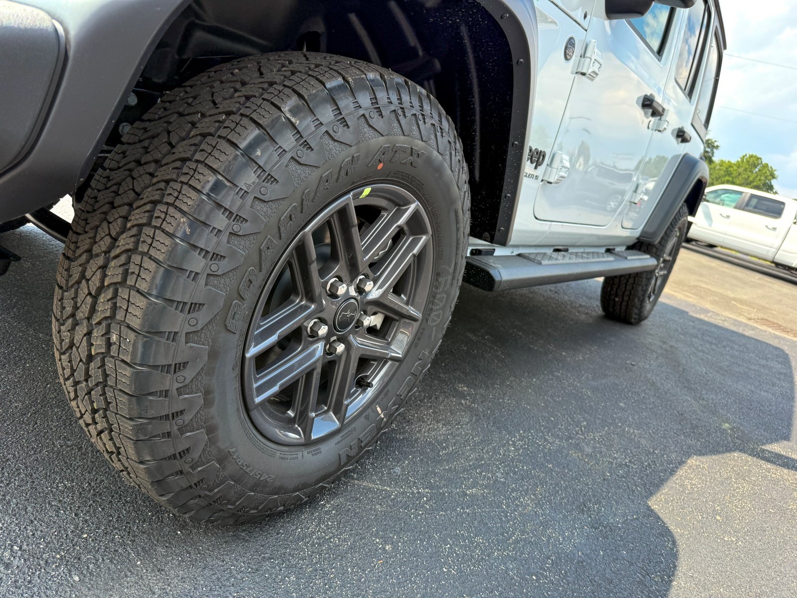 Vehicle image 10 of 38